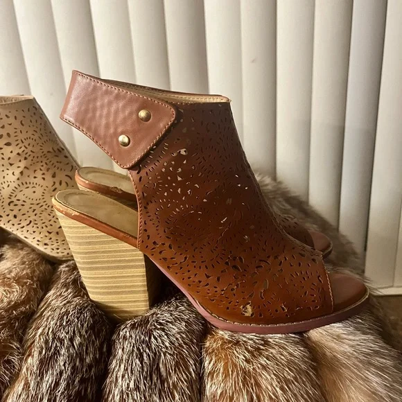 Chic Cut-Out Peep-Toe Heels in Tan and Brown - Picture 4 of 7